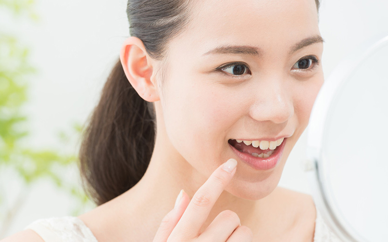 千葉市中央区の歯医者、千葉スマイル歯科&矯正歯科の保険適用の白い歯